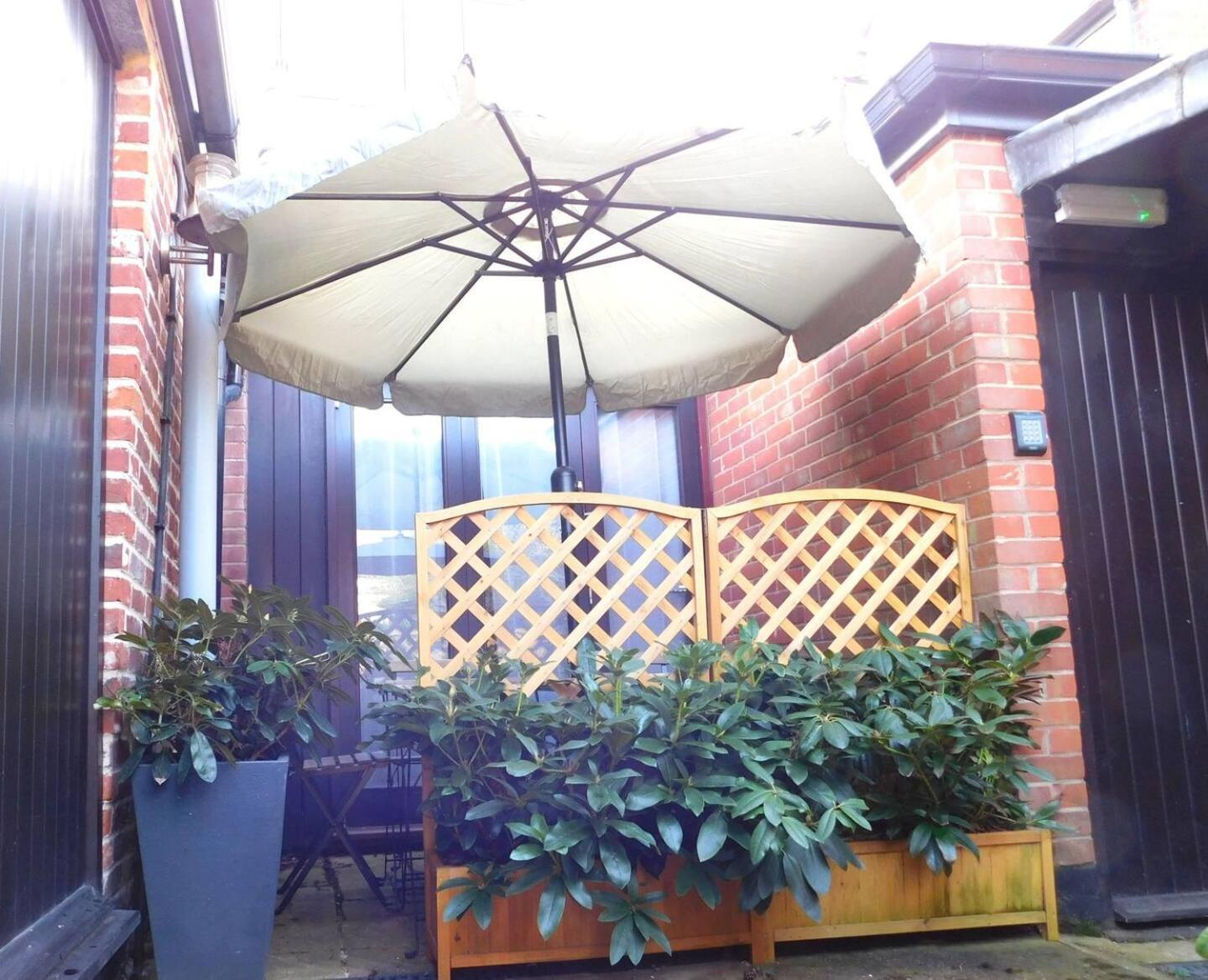 City Center Ground Floor Flat With Patio &Parking NWI Eksteriør billede